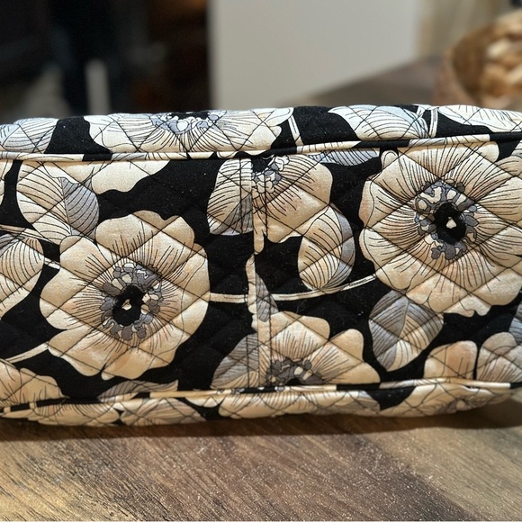 Vera Bradley retired camellia floral pattern shoulder bag, wallet/wristlet - Picture 9 of 10